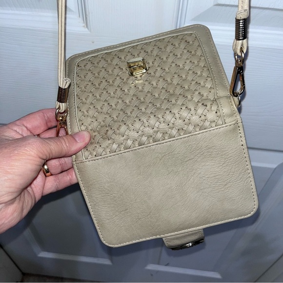 Elegant Tan Crossbody Bag - Picture 6 of 6
